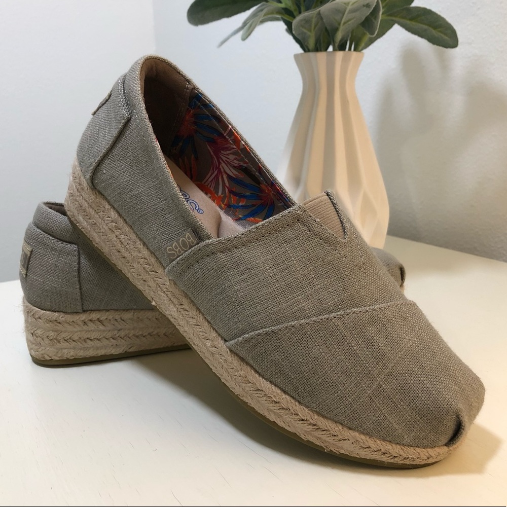 BOBS from Sketchers Wedge Canvas Shoe NEVER WORN